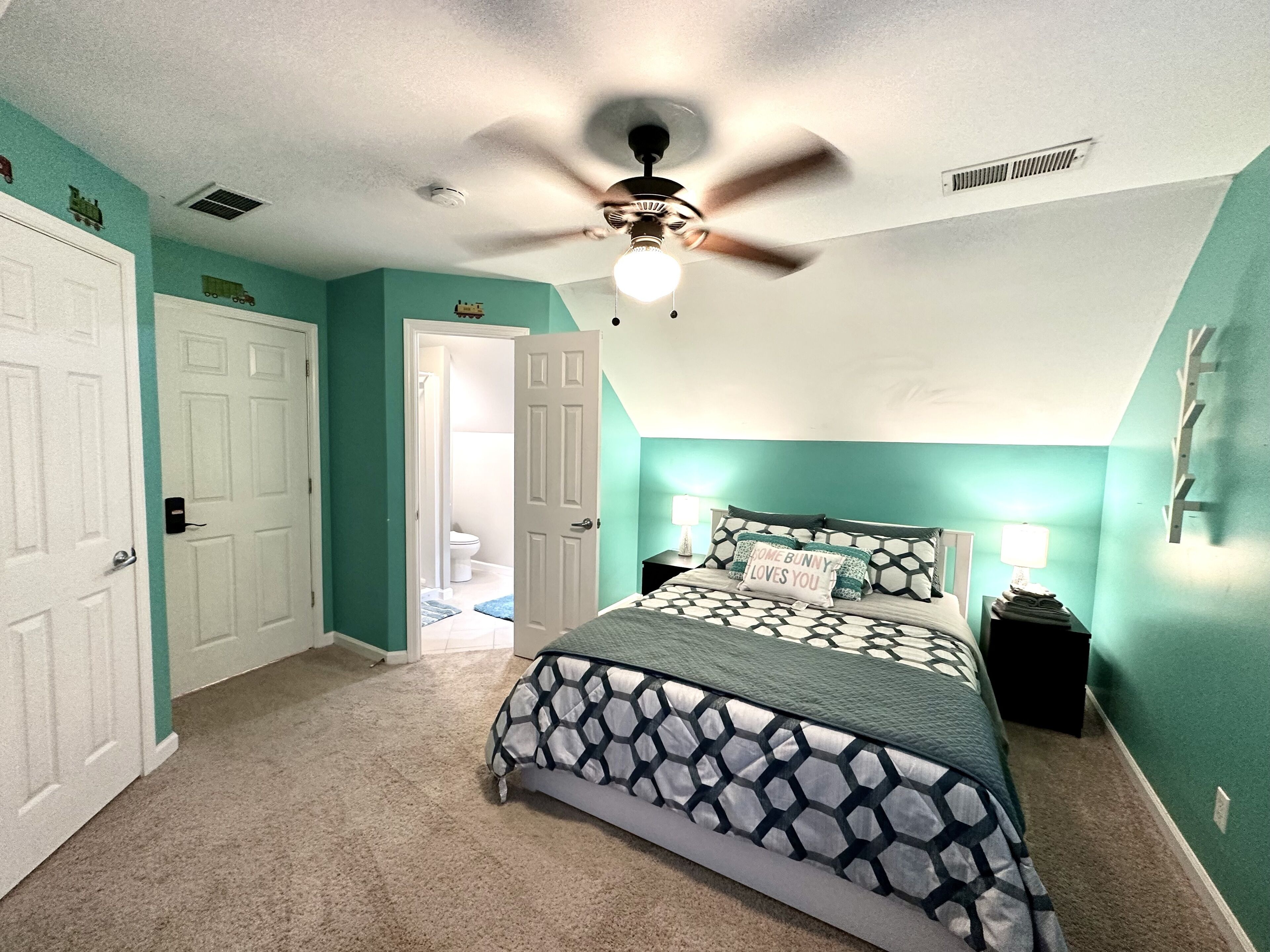 Bedroom wt private bathroom &bar