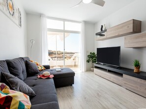 TV - Marina Palace Amazing balcony Renovated (Playa Paraiso)