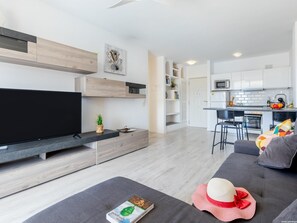 TV - Marina Palace Amazing balcony Renovated (Playa Paraiso)