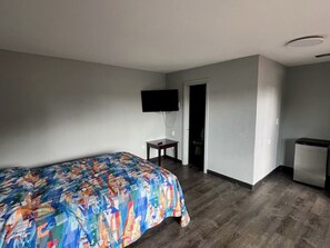 Habitación básica | Escritorio, espacio para trabajar con laptop y wifi gratis 