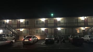 Façade de l’hébergement - soirée/nuit