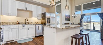 Spacious Luxury and Mountain Views