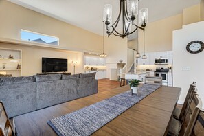 Interior - Spacious Luxury and Mountain Views (Colorado Springs)