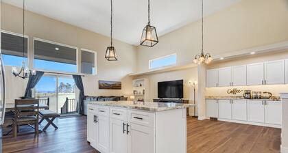 Spacious Luxury and Mountain Views