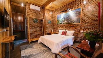 Standard Triple Room, Multiple Beds, Non Smoking | Egyptian cotton sheets, premium bedding, down comforters, pillowtop beds