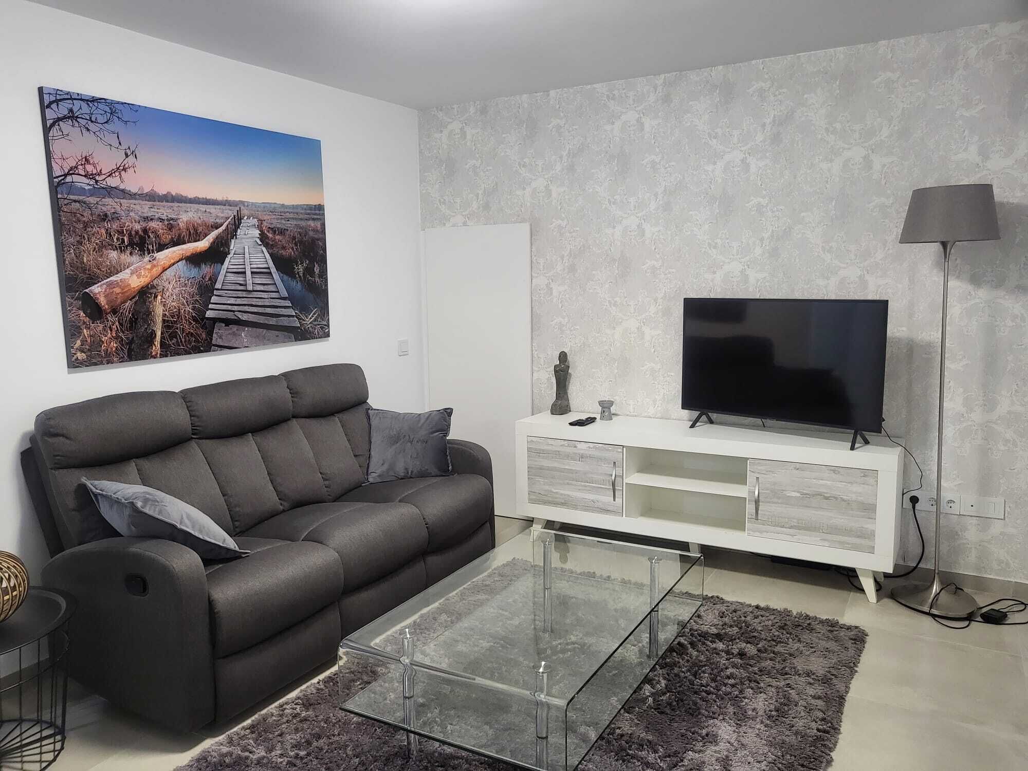 Luxurious 2-Bed Apt Close To Beach Fuengirola