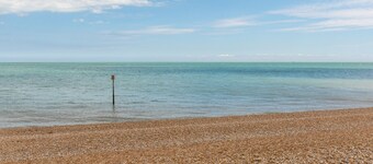 2 Bed Cottage - Sleeps 7 - Pets - Parking - Garden