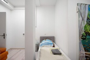 1 habitación, tabla de planchar con plancha, wifi gratis y ropa de cama 