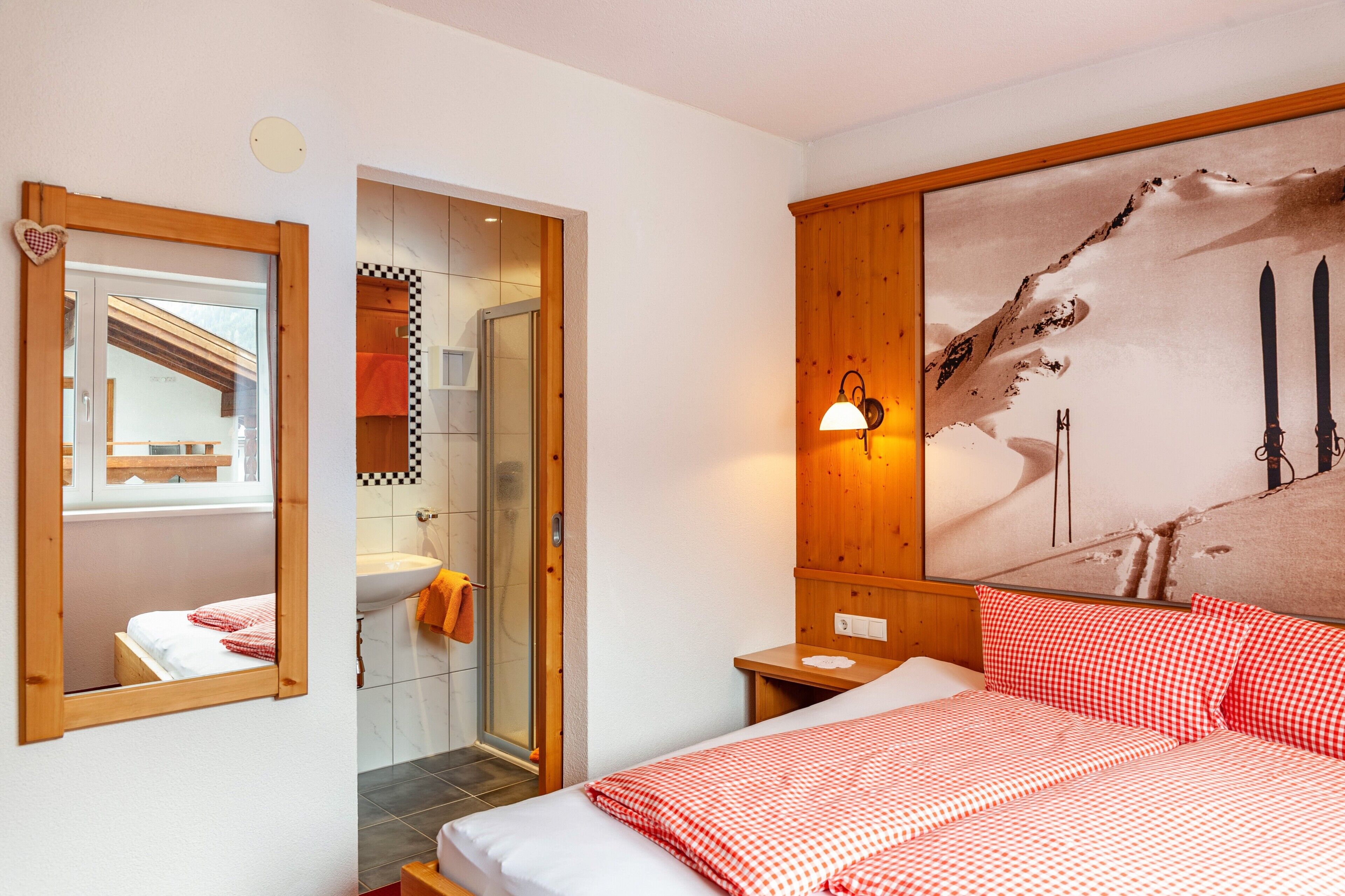 2 多间卧室、免费 WiFi、床单