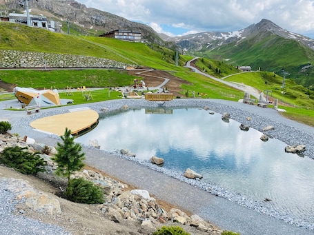 Pool. Ferienwohnung "Alpenflora 2" mit Bergblick, Balkon und WLAN