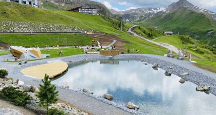 Holiday Apartment "Alpenflora 2" with Mountain View, Balcony & Wi-Fi