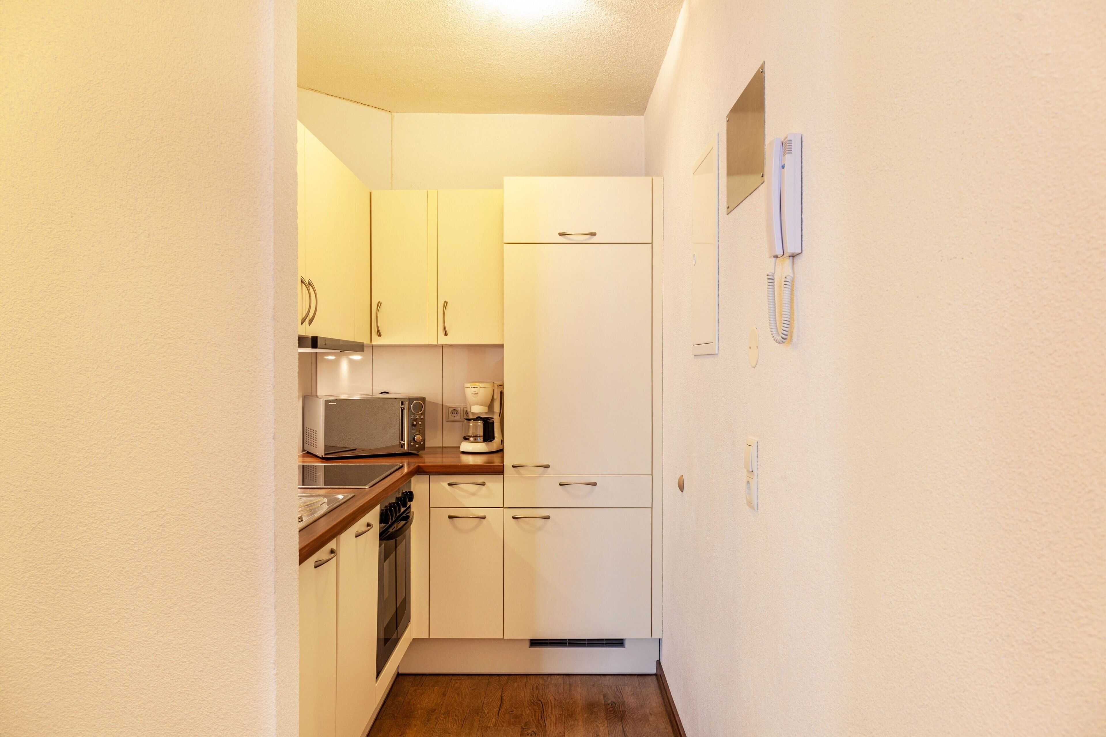 冰箱、微波炉、烤箱、炉灶