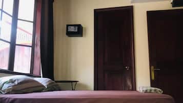 Basic Triple Room | Free WiFi, bed sheets