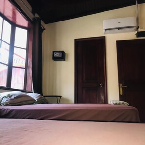 Basic Triple Room | Free WiFi, bed sheets
