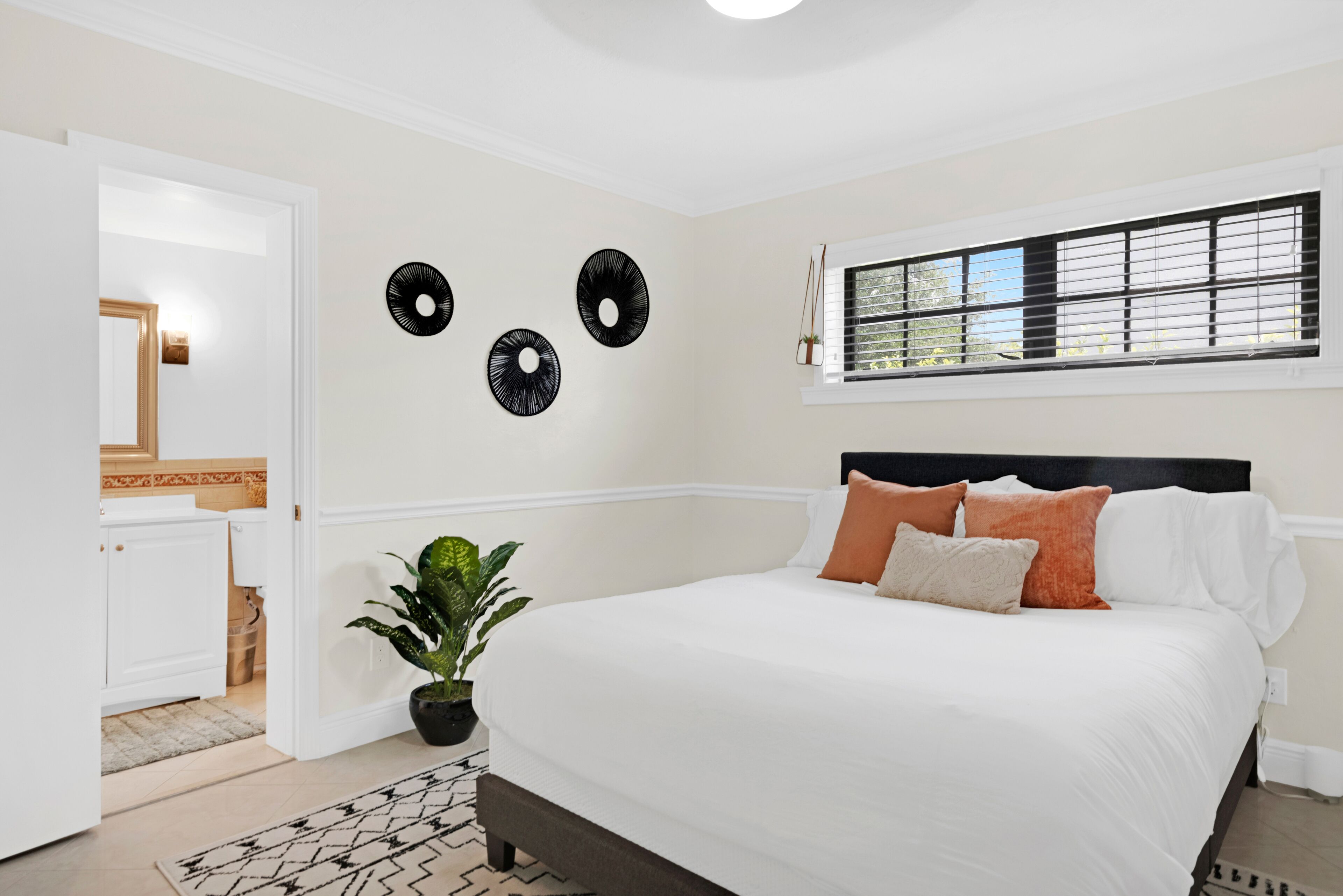 Gracious Gables 4 BR Home in Heart of MIA