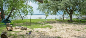 Lake front property on main body of the lake,we still have water!With Game Room!