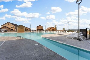 Innendørsbasseng og utendørsbasseng