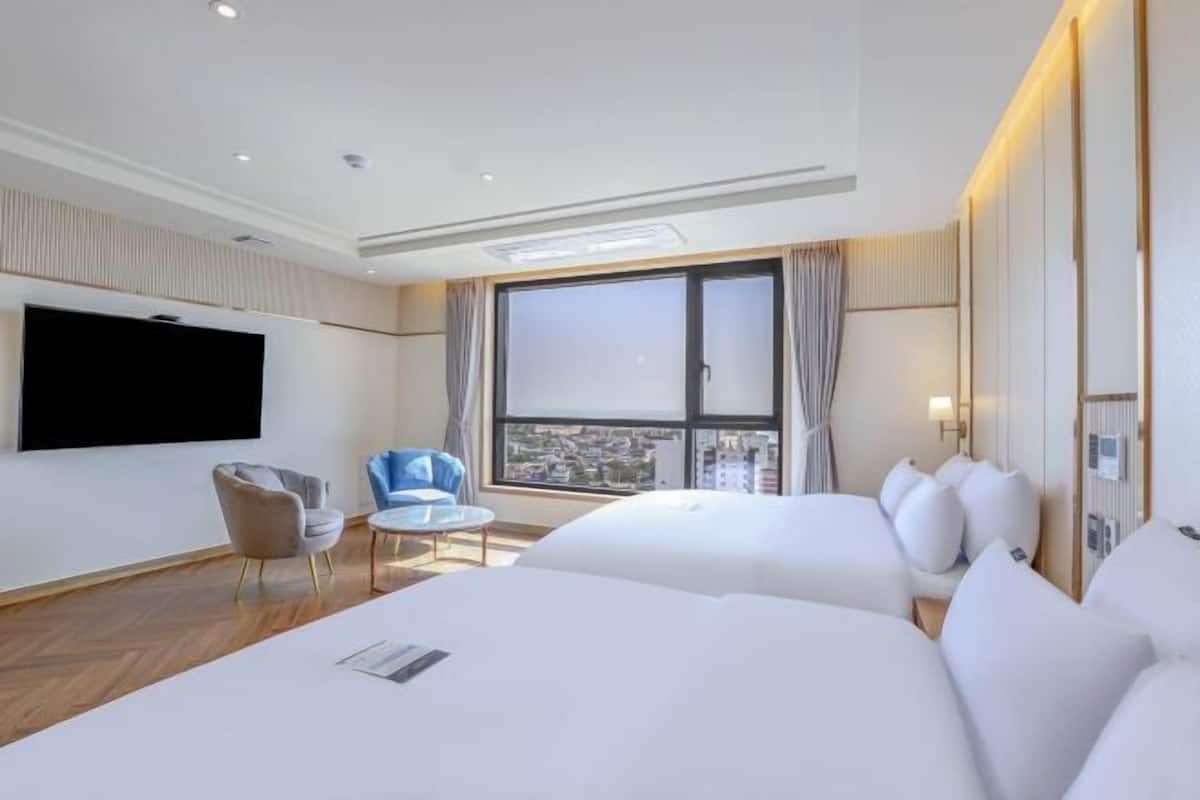 1 bedroom, premium bedding, free WiFi, bed sheets
