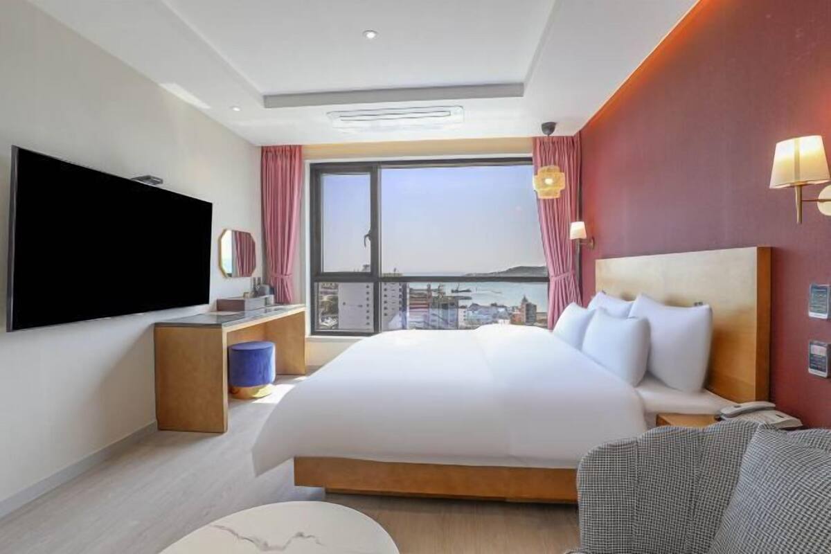 Premium bedding, free WiFi, bed sheets