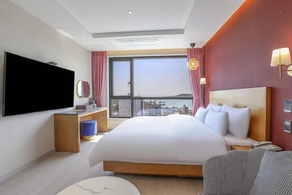 1 bedroom, premium bedding, free WiFi, bed sheets
