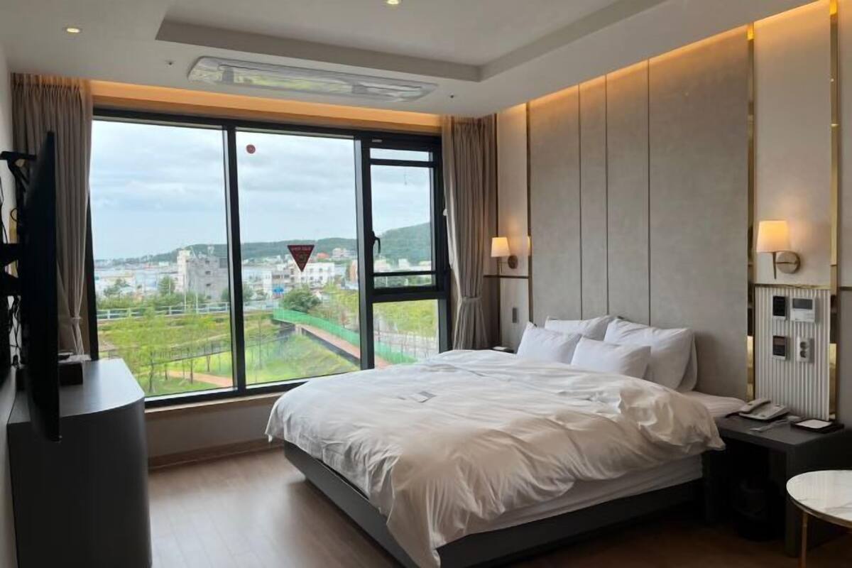 Premium bedding, free WiFi, bed sheets