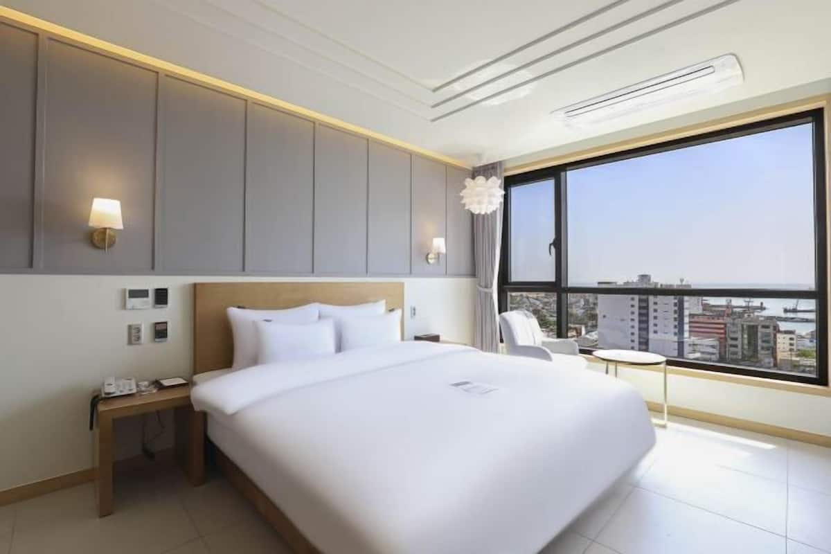 1 bedroom, premium bedding, free WiFi, bed sheets
