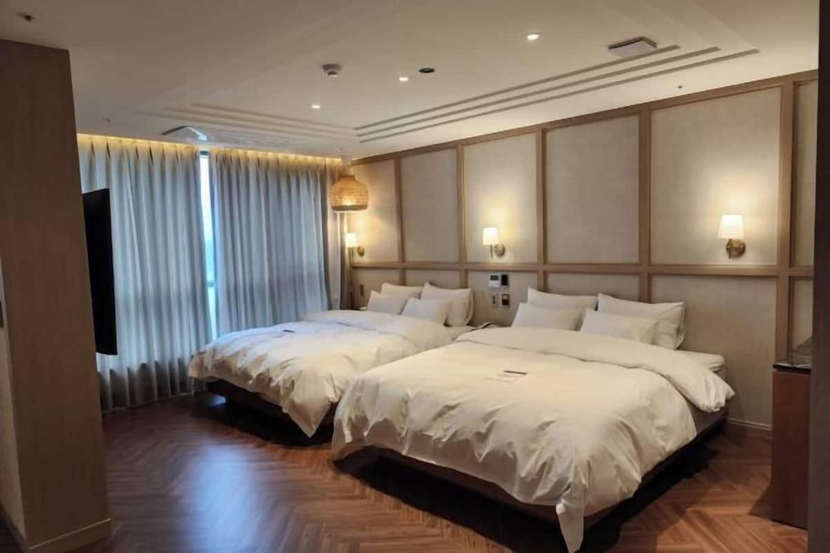 1 bedroom, premium bedding, free WiFi, bed sheets