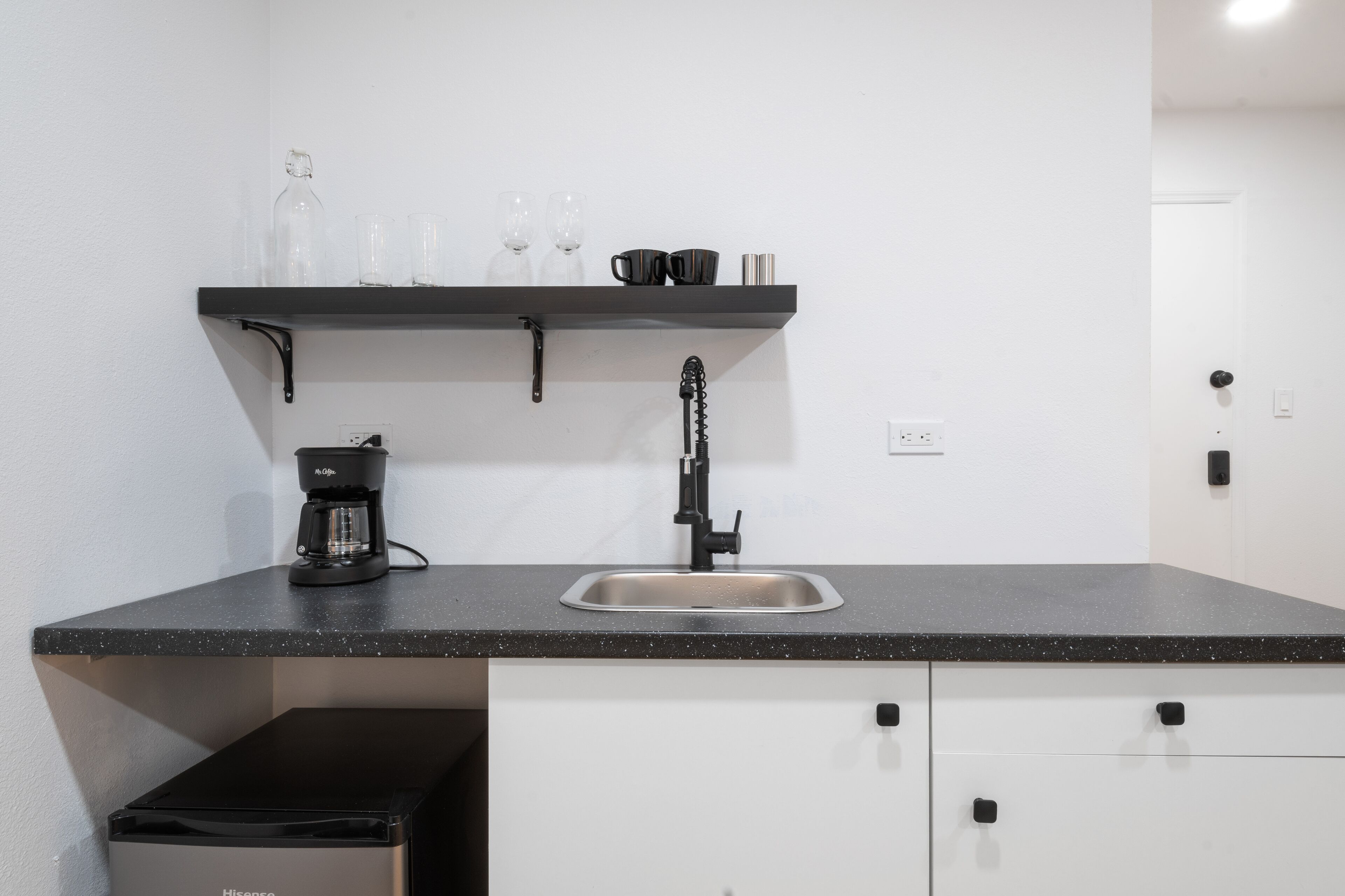 Beautifully Designed Guest House With Hot Tub in the Heart of the City