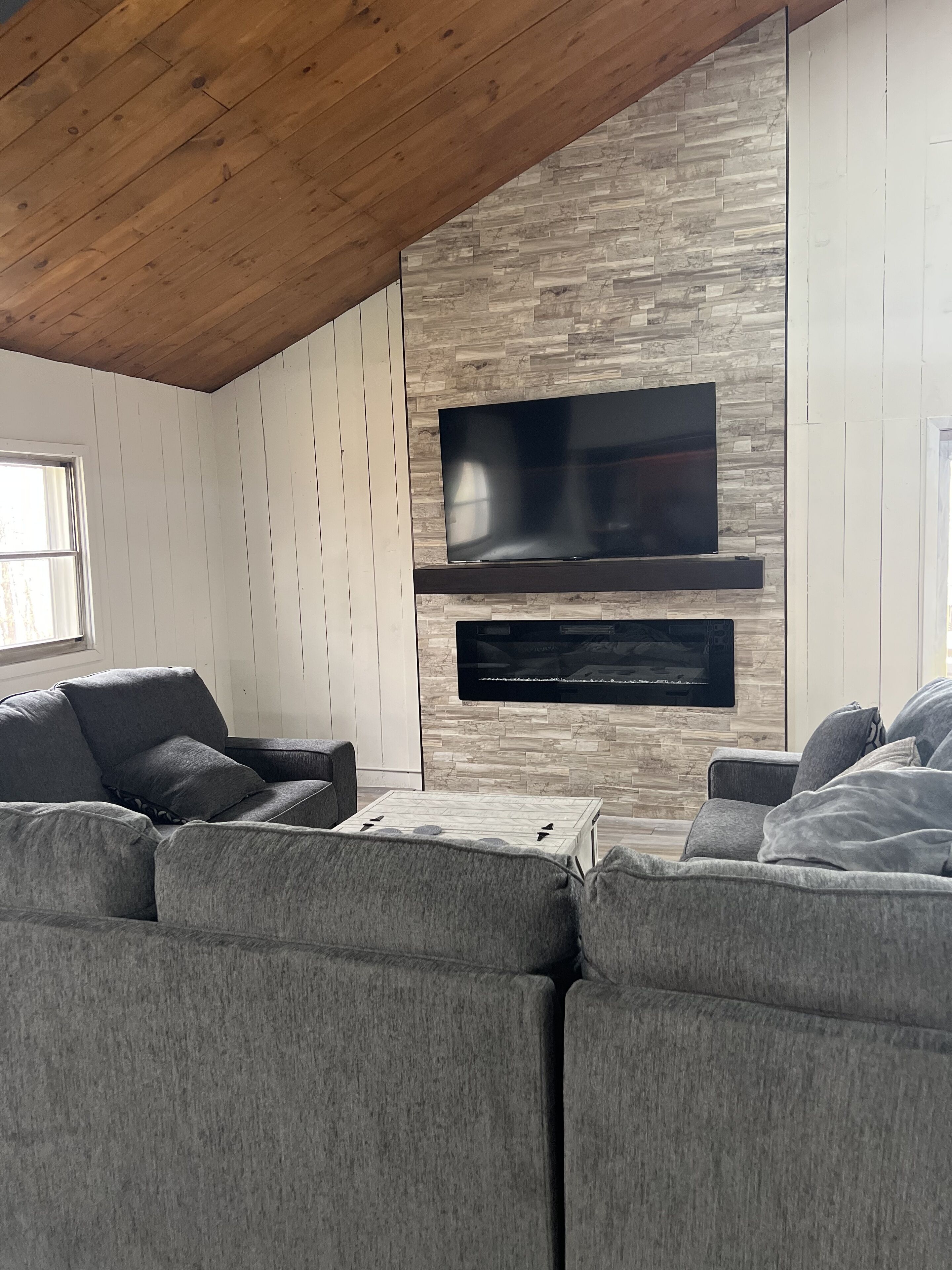 3br 2ba lake front escape + hot tub, near ATV and snowmobile trails