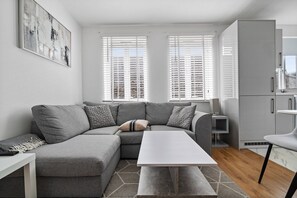 TV - White Shades Mill Hill (London)