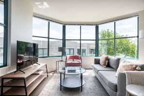 Fernseher, Stereoanlage