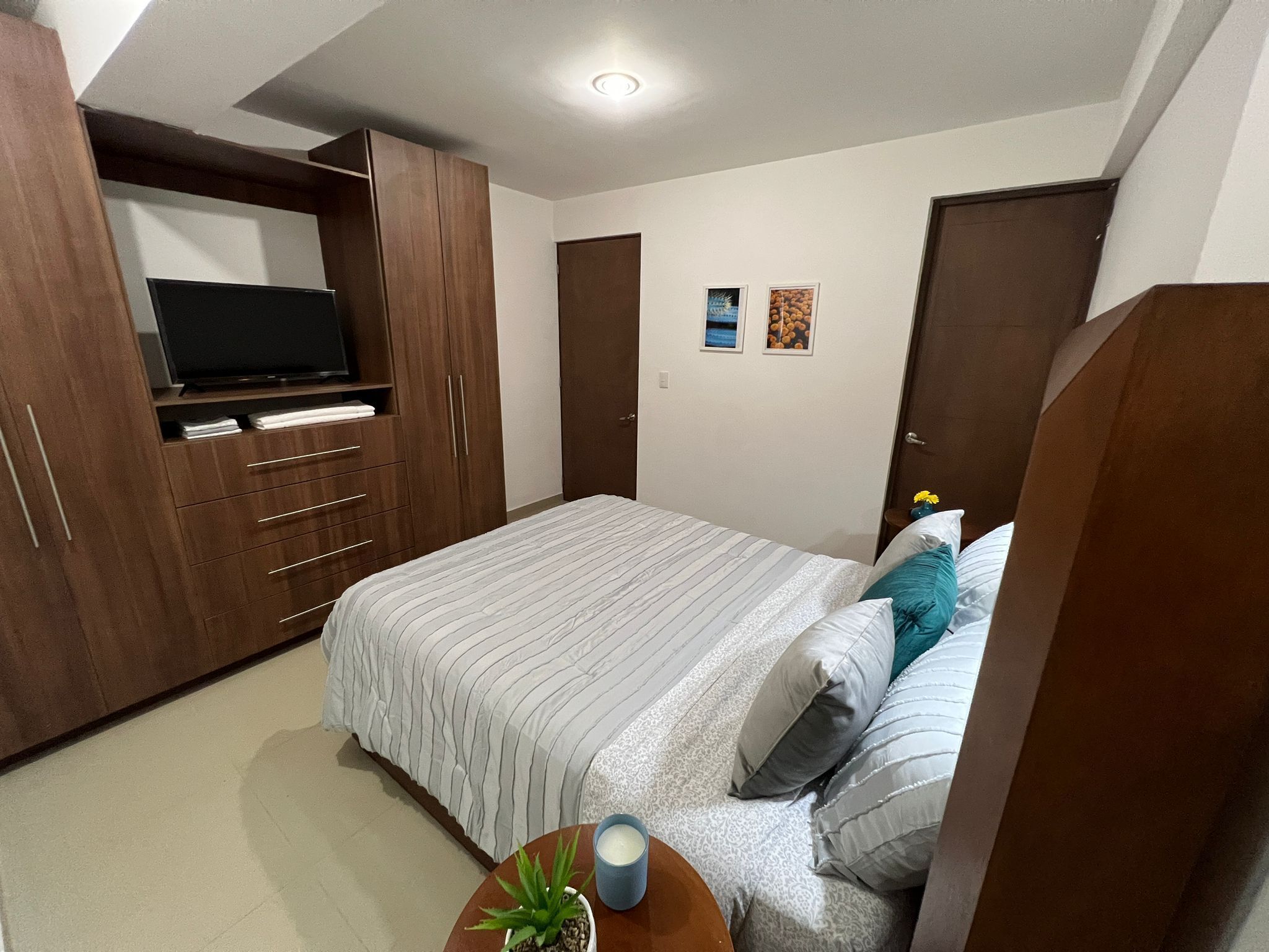 Beautiful Apartment with Amazing Lake and Sunset views