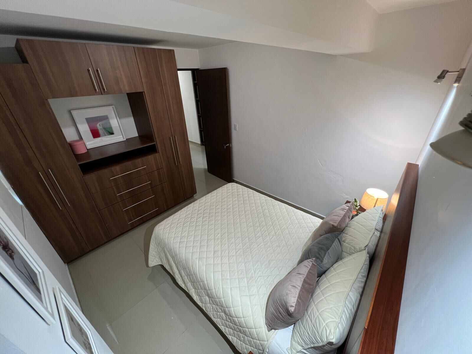 Beautiful Apartment with Amazing Lake and Sunset views