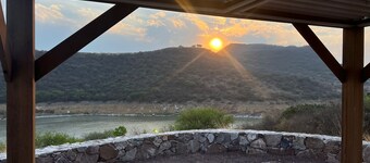 Beautiful Apartment with Amazing Lake and Sunset views