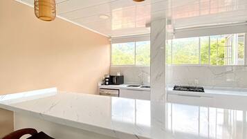 Deluxe Apartment, 3 Bedrooms, Mountain View | In-room dining