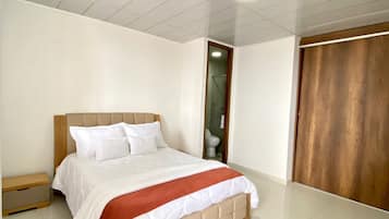 Deluxe Apartment, 3 Bedrooms, Mountain View | 3 bedrooms, in-room safe, free WiFi