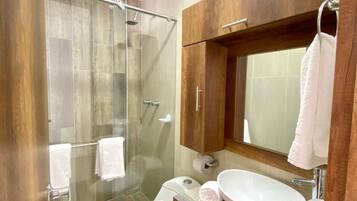 Deluxe Apartment, 3 Bedrooms, Mountain View | Bathroom