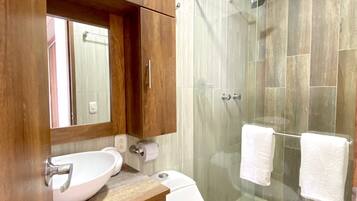 Deluxe Apartment, 3 Bedrooms, Mountain View | Bathroom