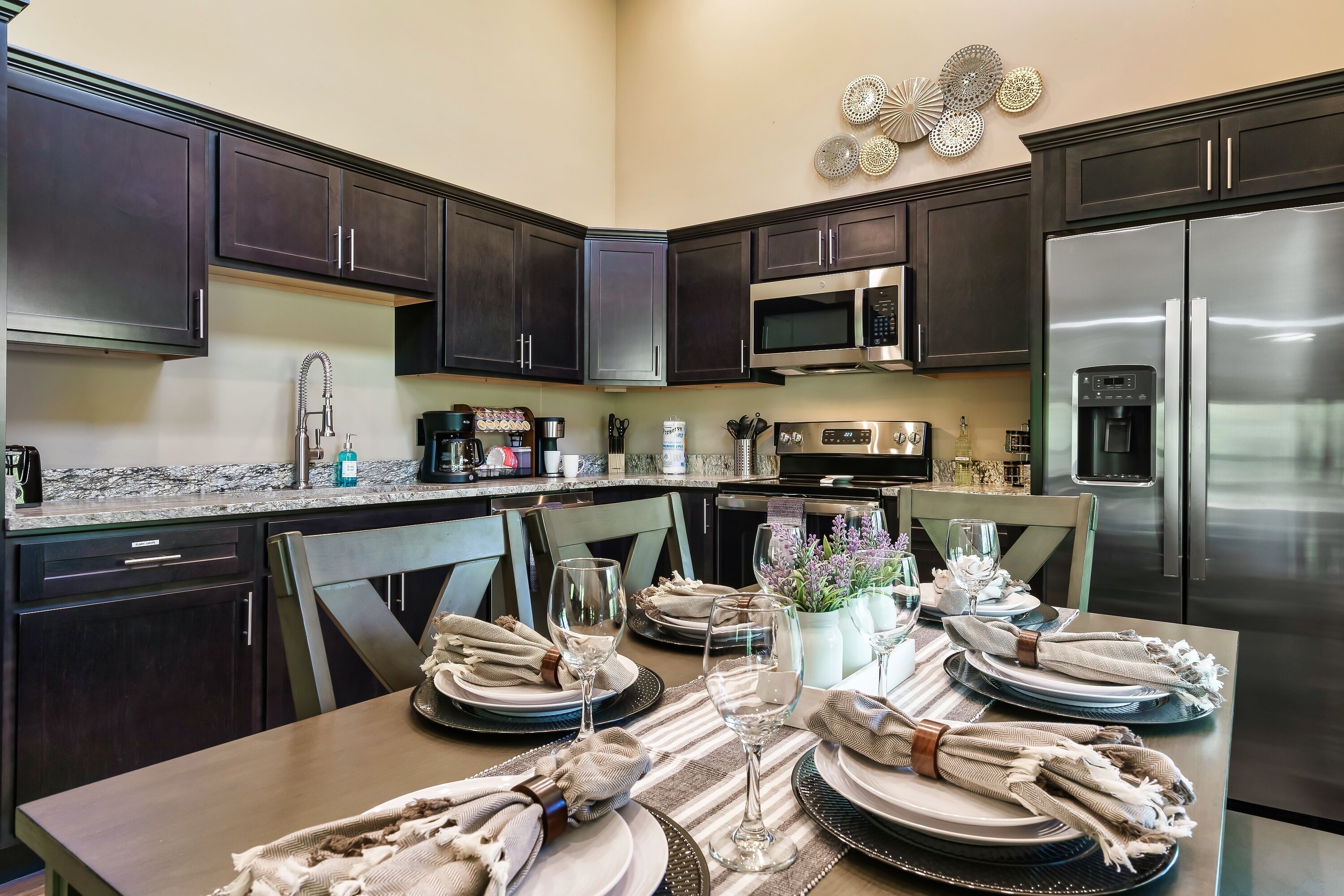 New Built Pool Table Hot-tub, Firepit, 4 beds
### Road Construction Discount###