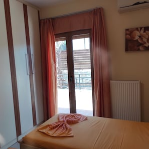3 bedrooms, iron/ironing board, Internet, bed sheets