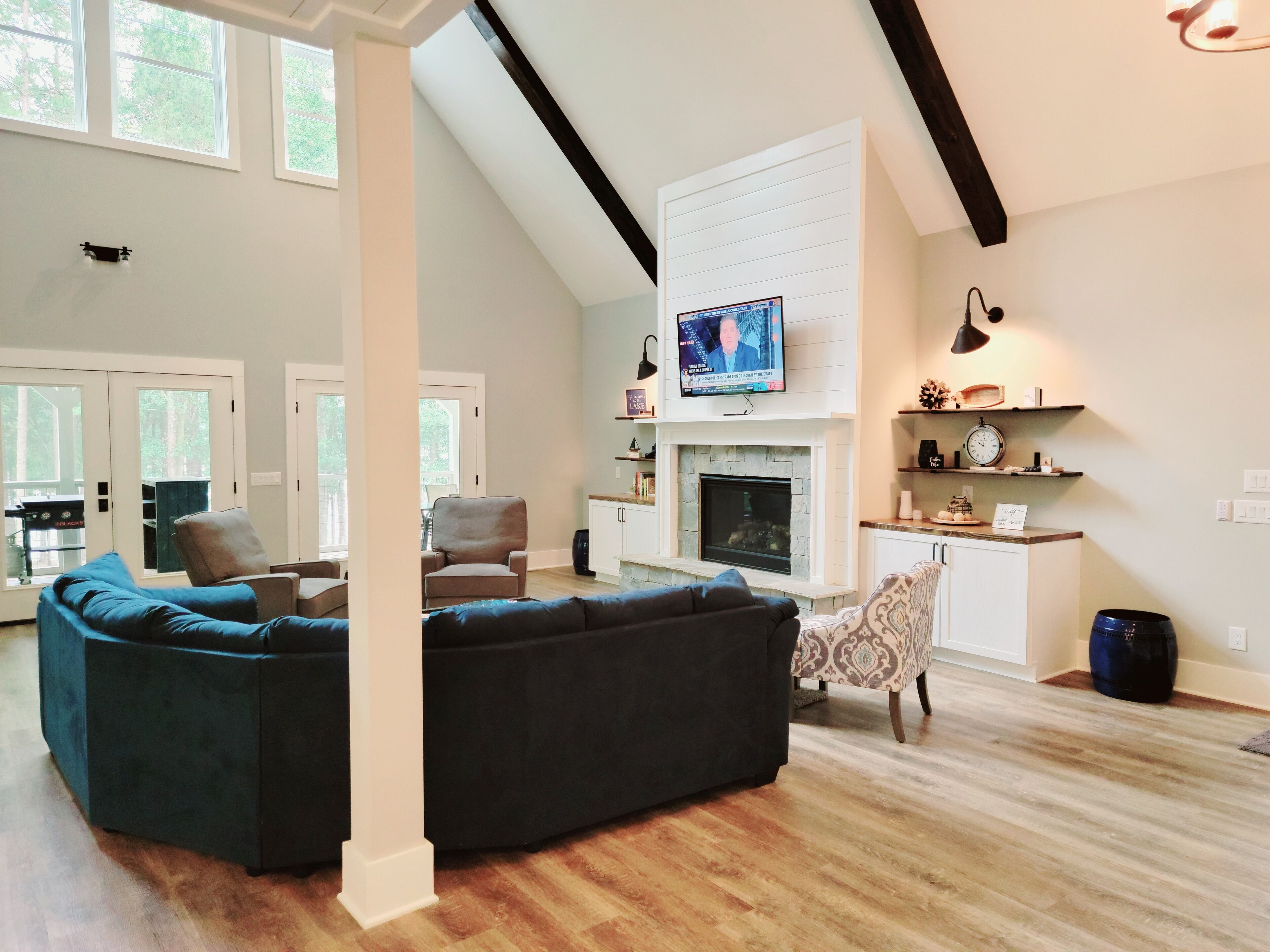 NEW LISTING ! Lake Hartwell  Waterfront  Private dock  Fire Pit  Pool Table