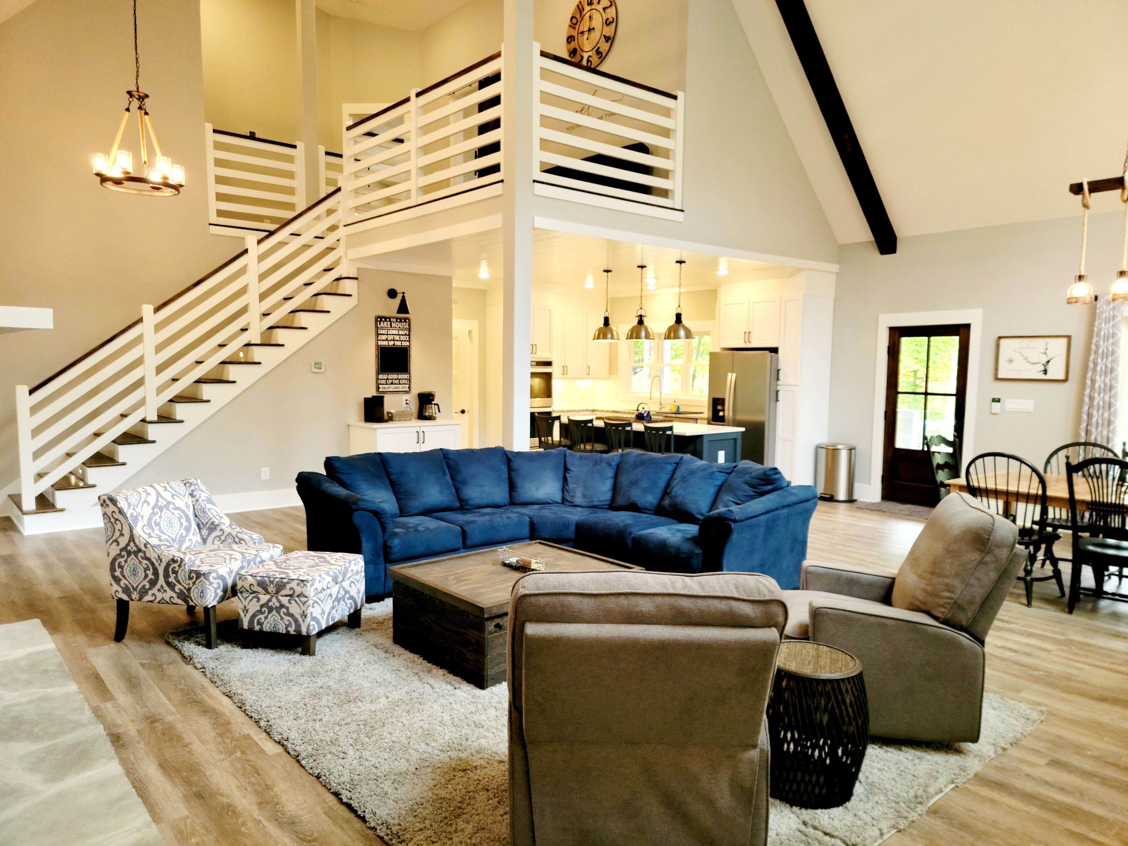 NEW LISTING ! Lake Hartwell  Waterfront  Private dock  Fire Pit  Pool Table