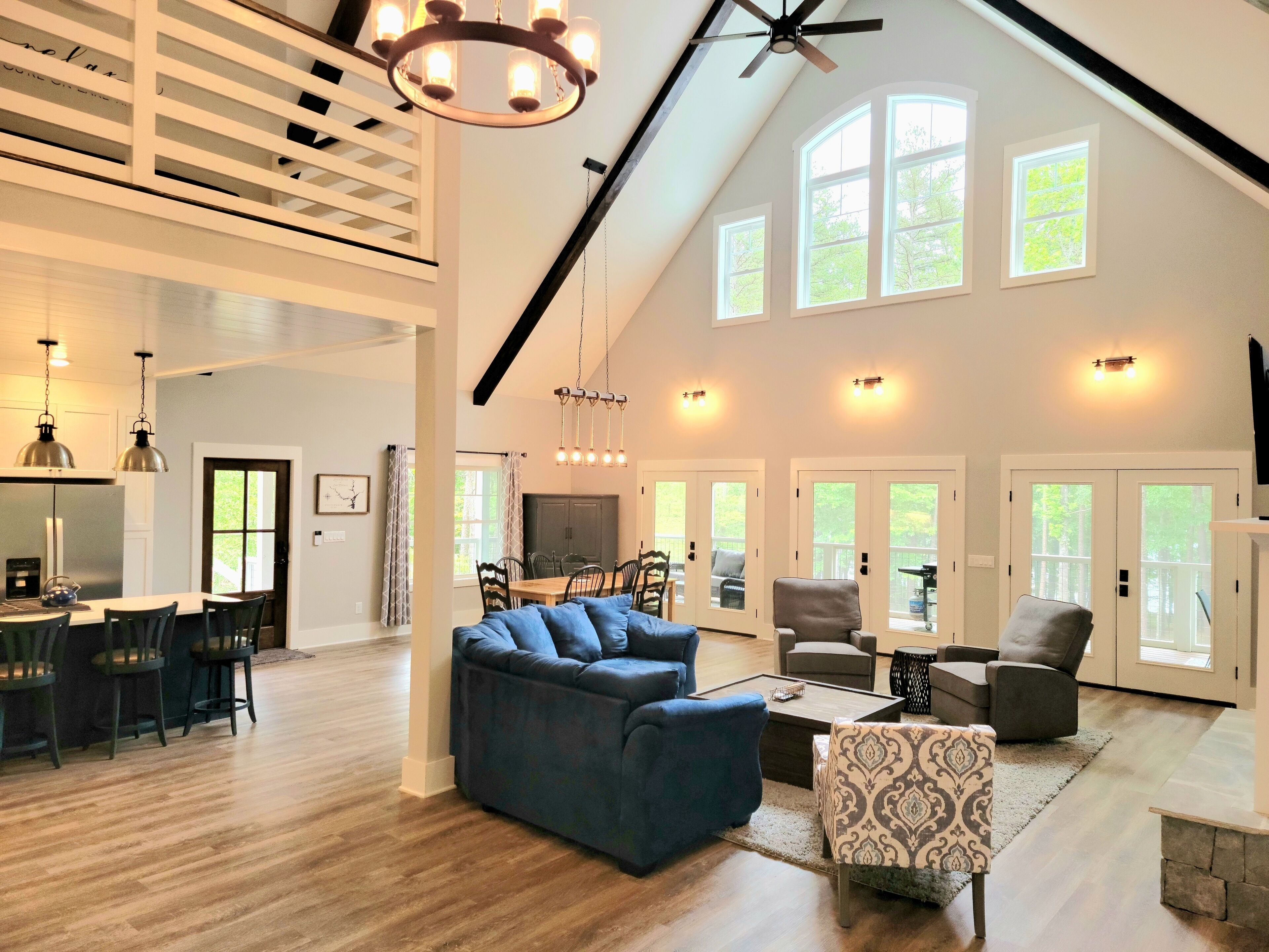 NEW LISTING ! Lake Hartwell  Waterfront  Private dock  Fire Pit  Pool Table