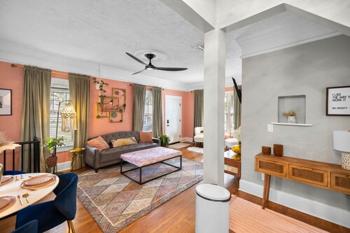 Retro Retreat minutes from downtown