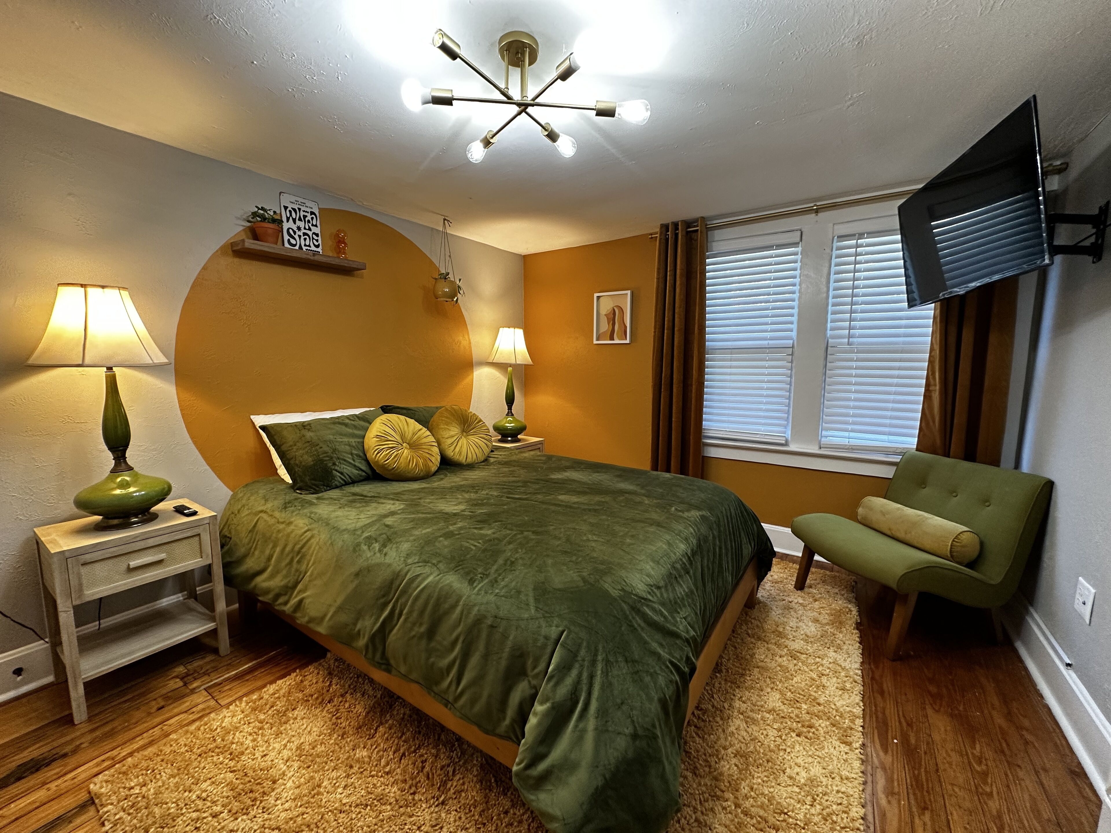 Retro Retreat minutes from downtown