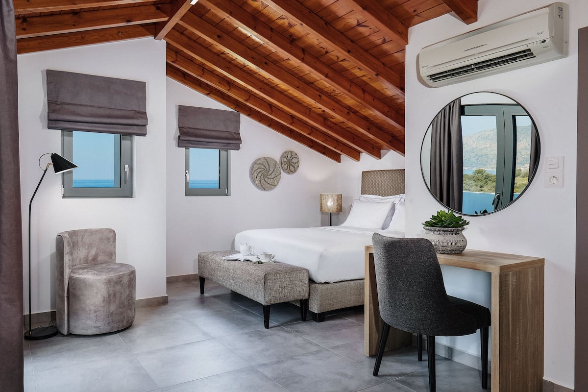 Panoramic Loft | 1 bedroom, Tempur-Pedic beds, in-room safe, individually decorated