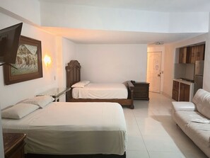 Junior Suite, Ocean View | Individually decorated, individually furnished, laptop workspace - Torres Gemelas Acapulconexión (Acapulco)