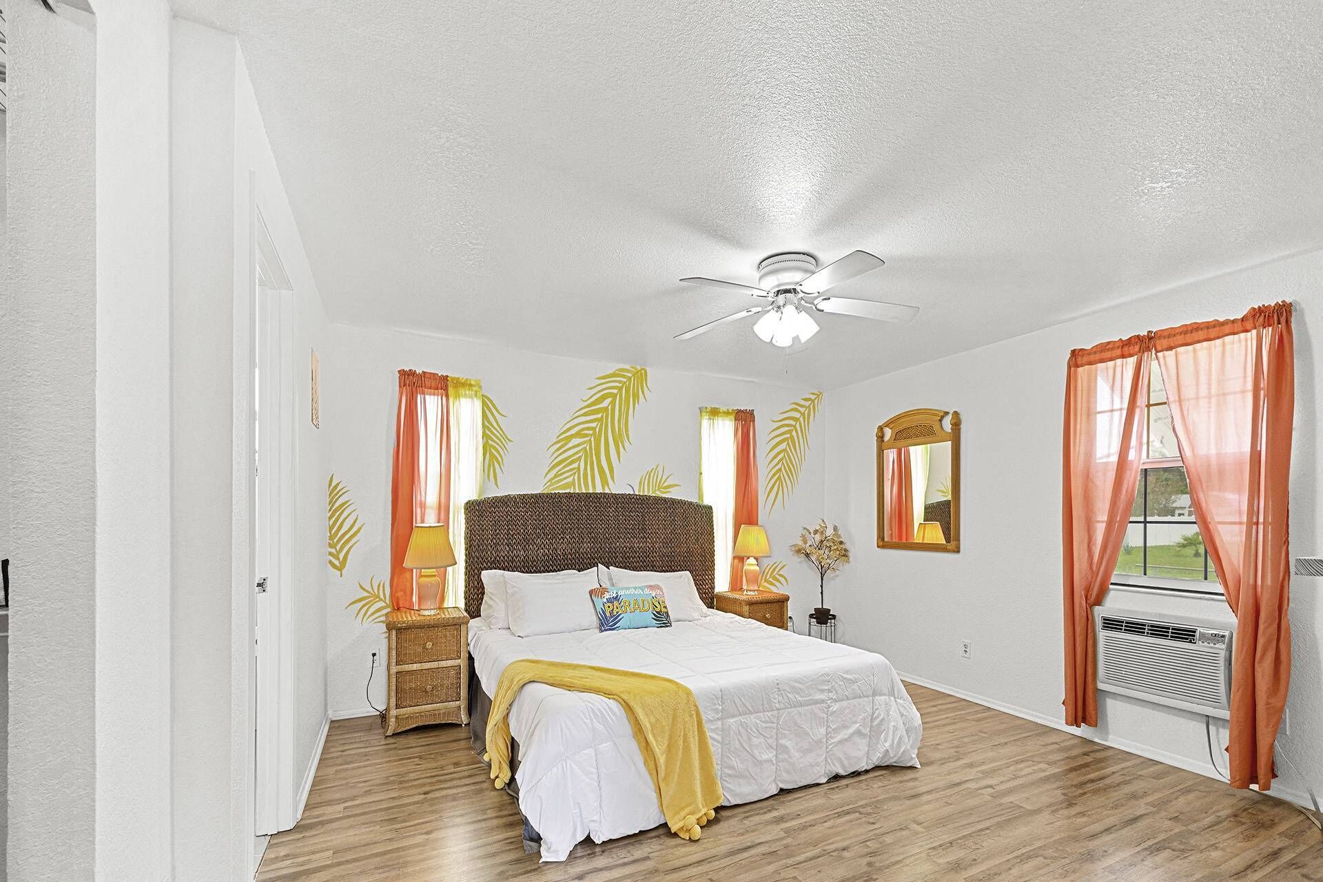 Parrot Paradise Updated Delightful Home - near ramp, boat parking on site, Electric Scooters