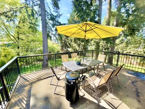 Outdoor dining - Beautiful 3bd 2ba apartment (Kirkland)