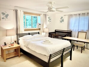 3 bedrooms, desk, iron/ironing board, travel cot